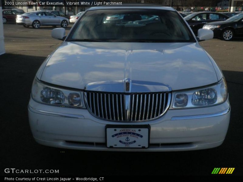 Vibrant White / Light Parchment 2001 Lincoln Town Car Executive