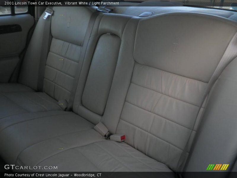 Vibrant White / Light Parchment 2001 Lincoln Town Car Executive