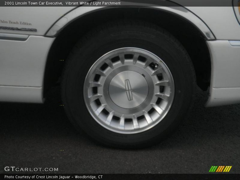 Vibrant White / Light Parchment 2001 Lincoln Town Car Executive