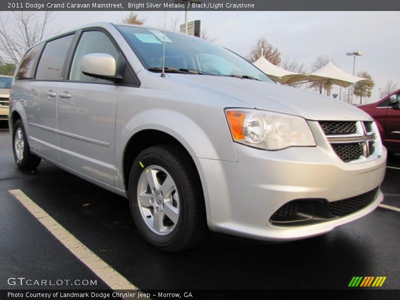 Front 3/4 View of 2011 Grand Caravan Mainstreet