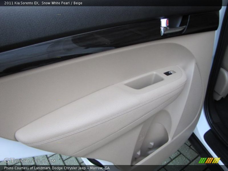 Snow White Pearl / Beige 2011 Kia Sorento EX
