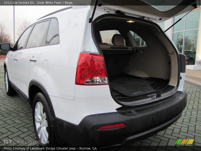 Snow White Pearl / Beige 2011 Kia Sorento EX