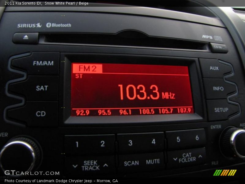 Snow White Pearl / Beige 2011 Kia Sorento EX