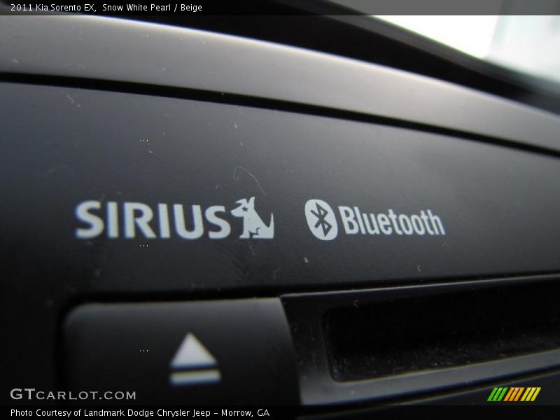 Snow White Pearl / Beige 2011 Kia Sorento EX