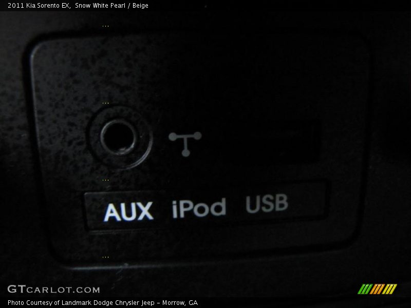 Snow White Pearl / Beige 2011 Kia Sorento EX