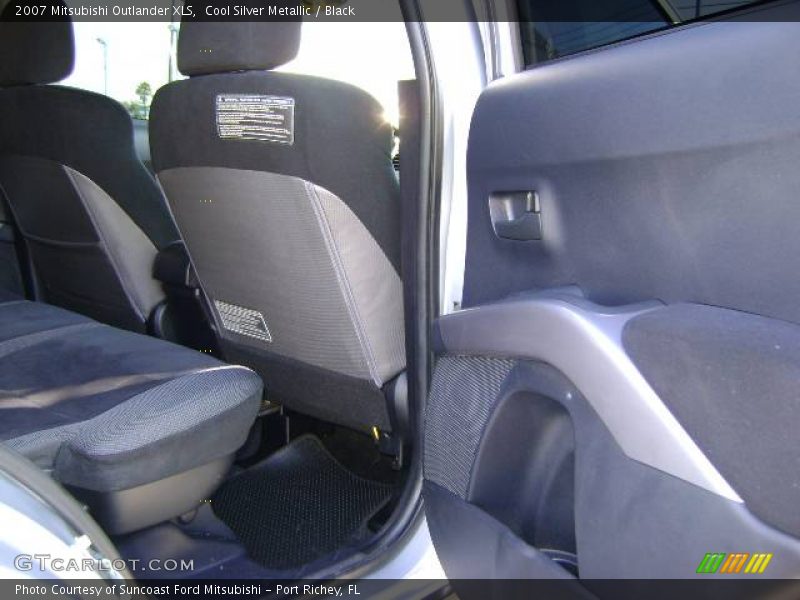 Cool Silver Metallic / Black 2007 Mitsubishi Outlander XLS