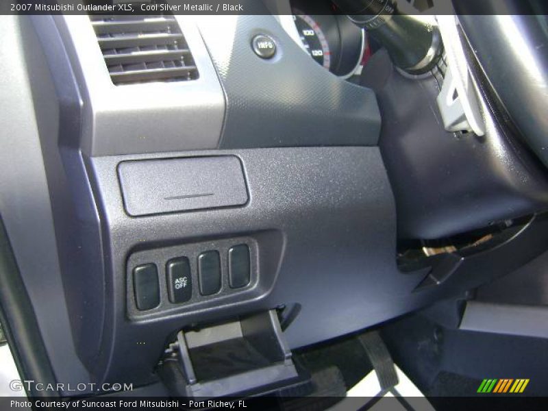 Cool Silver Metallic / Black 2007 Mitsubishi Outlander XLS