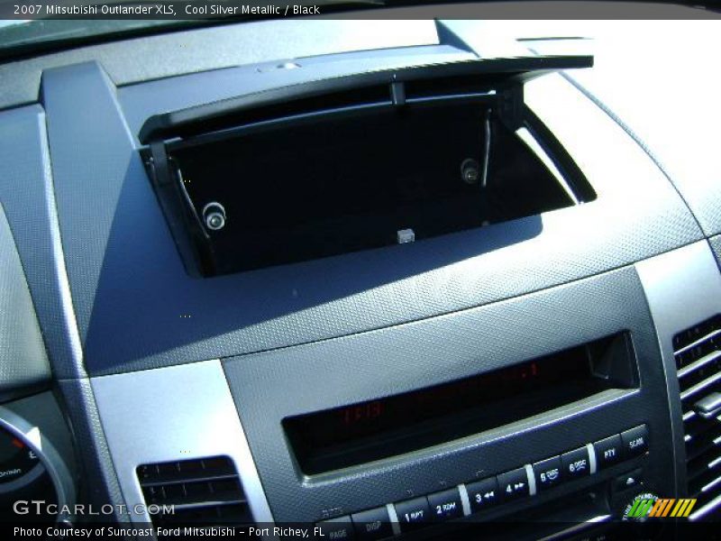 Cool Silver Metallic / Black 2007 Mitsubishi Outlander XLS