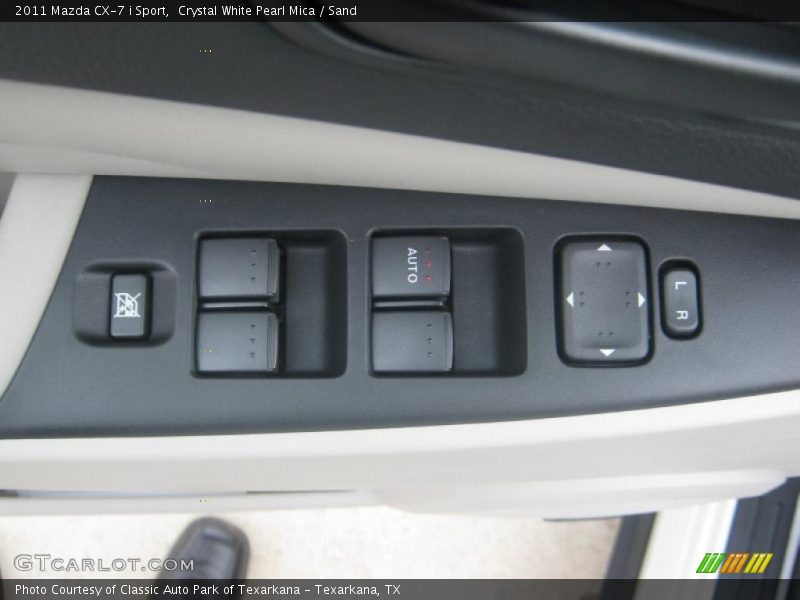 Controls of 2011 CX-7 i Sport