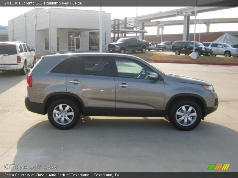 Titanium Silver / Beige 2011 Kia Sorento LX
