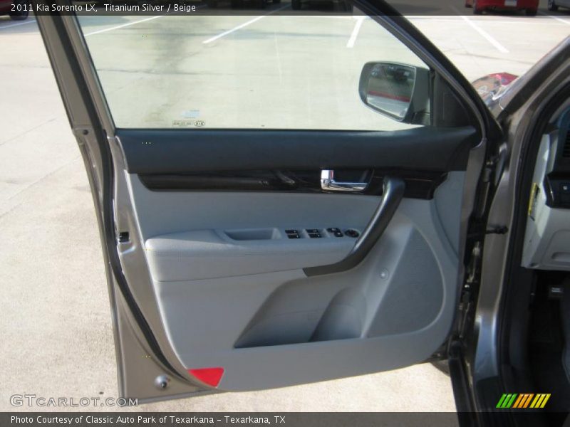Titanium Silver / Beige 2011 Kia Sorento LX