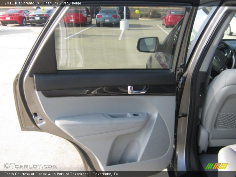 Titanium Silver / Beige 2011 Kia Sorento LX