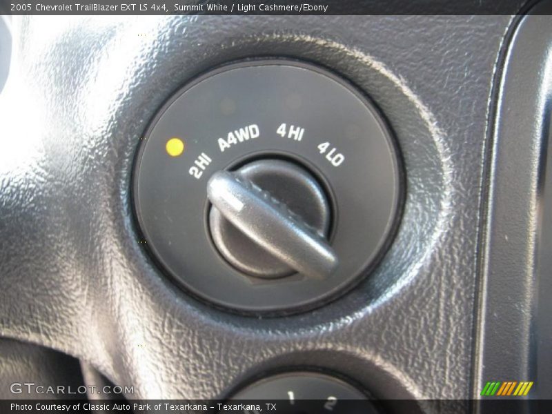 Summit White / Light Cashmere/Ebony 2005 Chevrolet TrailBlazer EXT LS 4x4