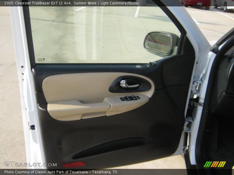 Summit White / Light Cashmere/Ebony 2005 Chevrolet TrailBlazer EXT LS 4x4