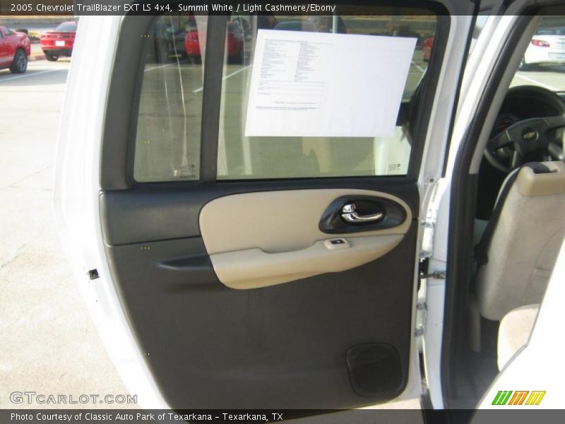 Summit White / Light Cashmere/Ebony 2005 Chevrolet TrailBlazer EXT LS 4x4
