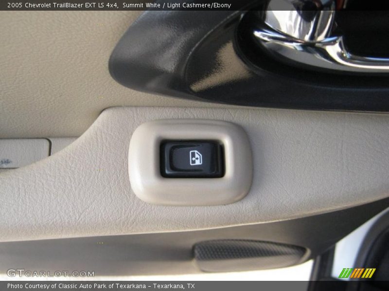 Summit White / Light Cashmere/Ebony 2005 Chevrolet TrailBlazer EXT LS 4x4