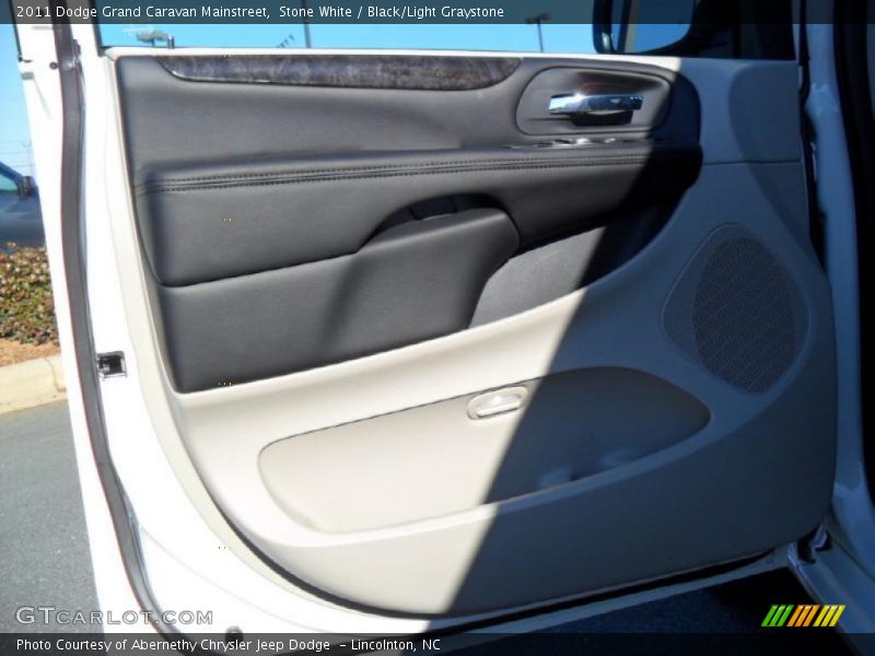 Stone White / Black/Light Graystone 2011 Dodge Grand Caravan Mainstreet