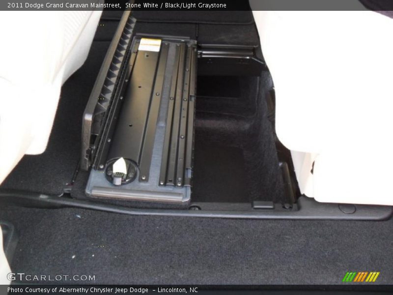 Stone White / Black/Light Graystone 2011 Dodge Grand Caravan Mainstreet