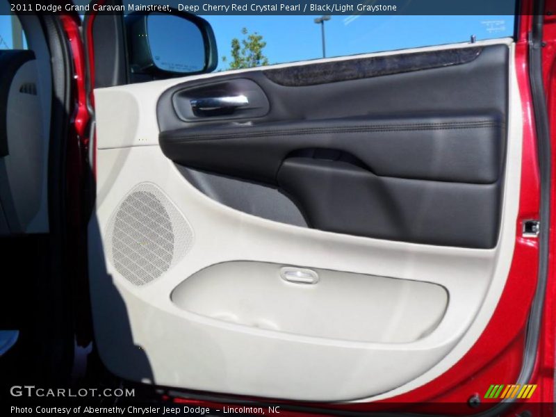 Door Panel of 2011 Grand Caravan Mainstreet