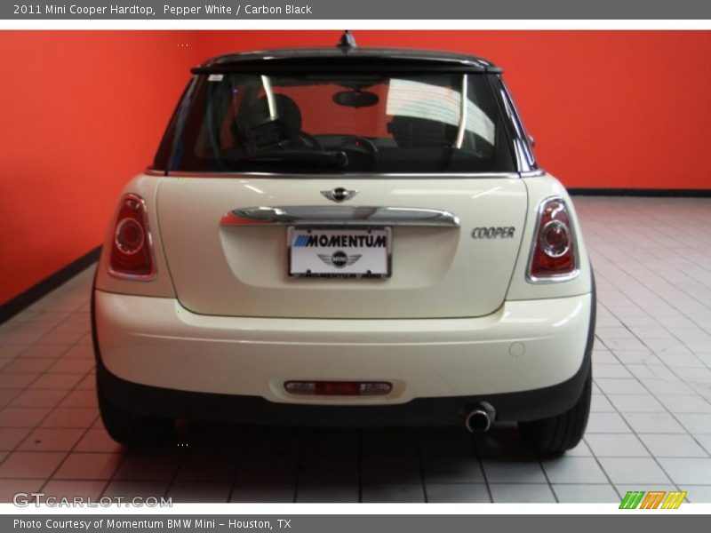 Pepper White / Carbon Black 2011 Mini Cooper Hardtop