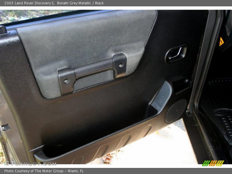 Bonatti Grey Metallic / Black 2003 Land Rover Discovery S