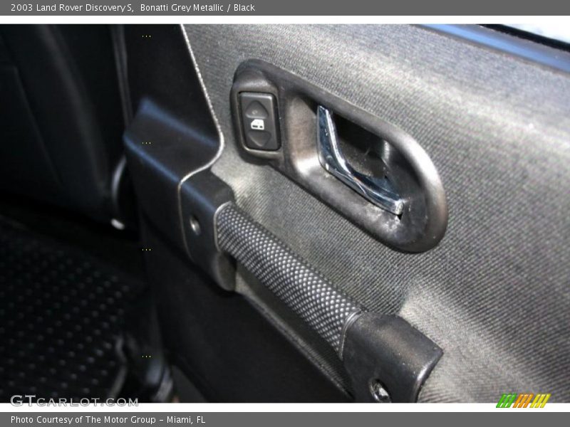Bonatti Grey Metallic / Black 2003 Land Rover Discovery S
