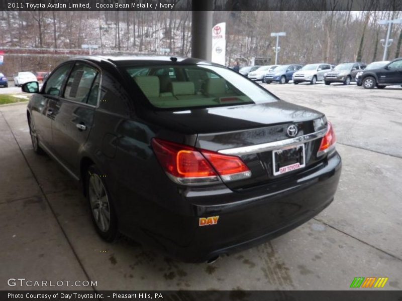 Cocoa Bean Metallic / Ivory 2011 Toyota Avalon Limited