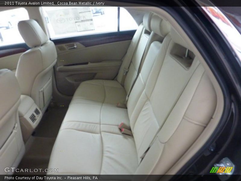 Cocoa Bean Metallic / Ivory 2011 Toyota Avalon Limited