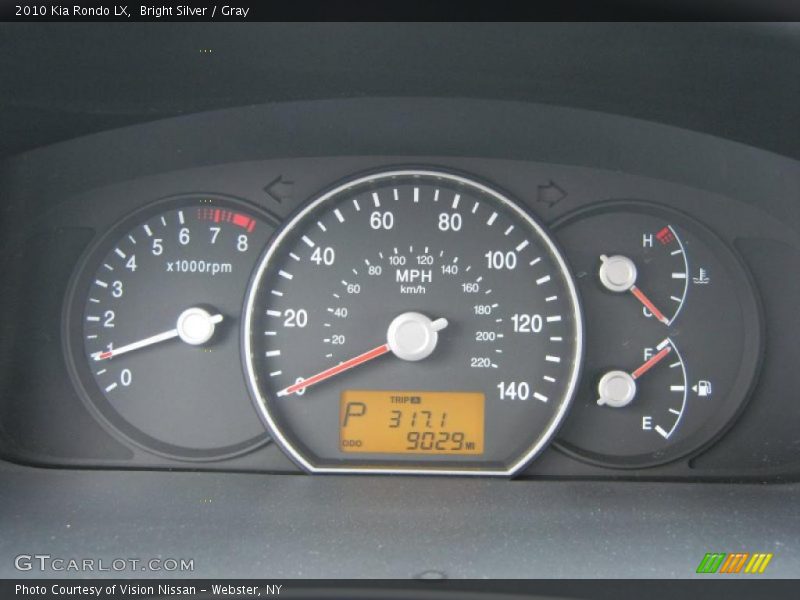 Bright Silver / Gray 2010 Kia Rondo LX