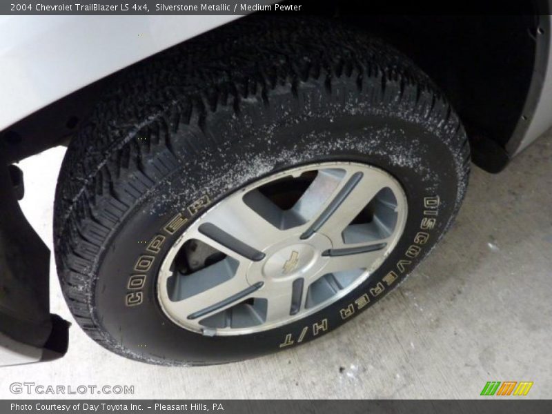 Silverstone Metallic / Medium Pewter 2004 Chevrolet TrailBlazer LS 4x4