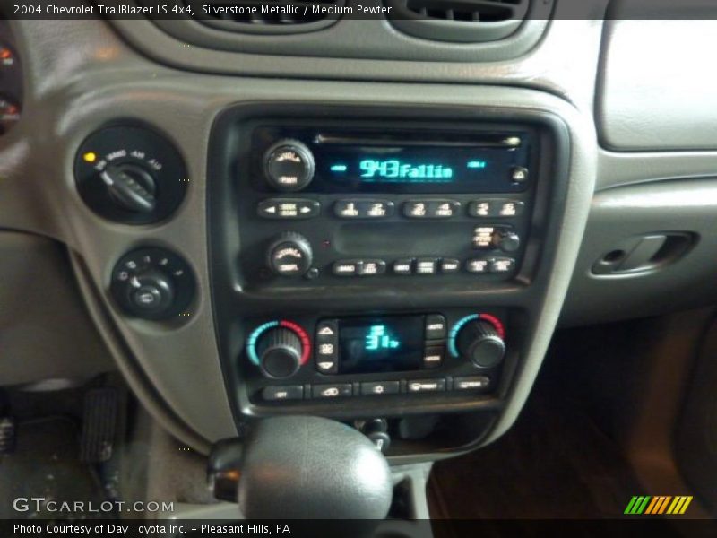 Silverstone Metallic / Medium Pewter 2004 Chevrolet TrailBlazer LS 4x4