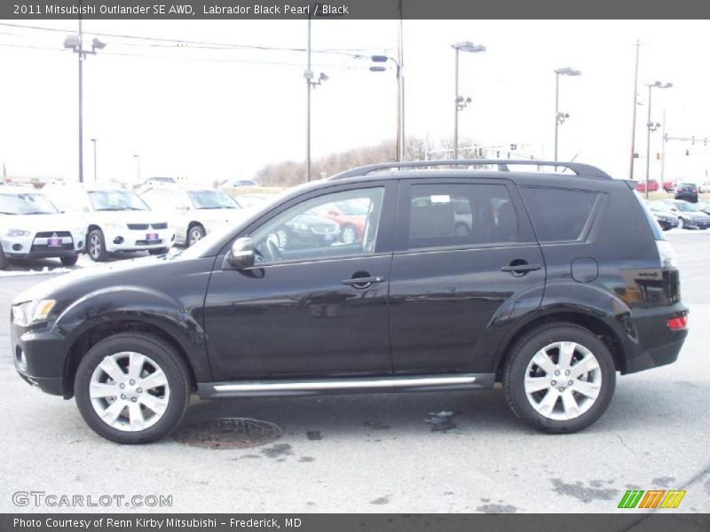 Labrador Black Pearl / Black 2011 Mitsubishi Outlander SE AWD