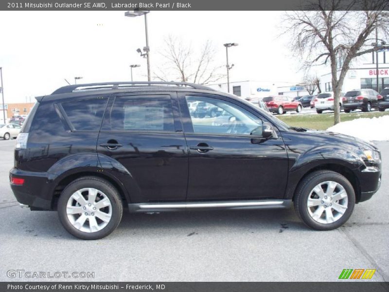 Labrador Black Pearl / Black 2011 Mitsubishi Outlander SE AWD