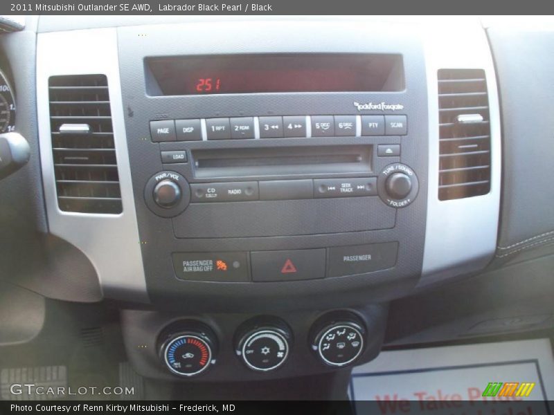 Labrador Black Pearl / Black 2011 Mitsubishi Outlander SE AWD