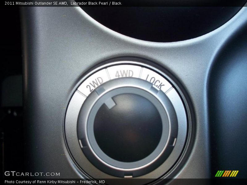 Controls of 2011 Outlander SE AWD