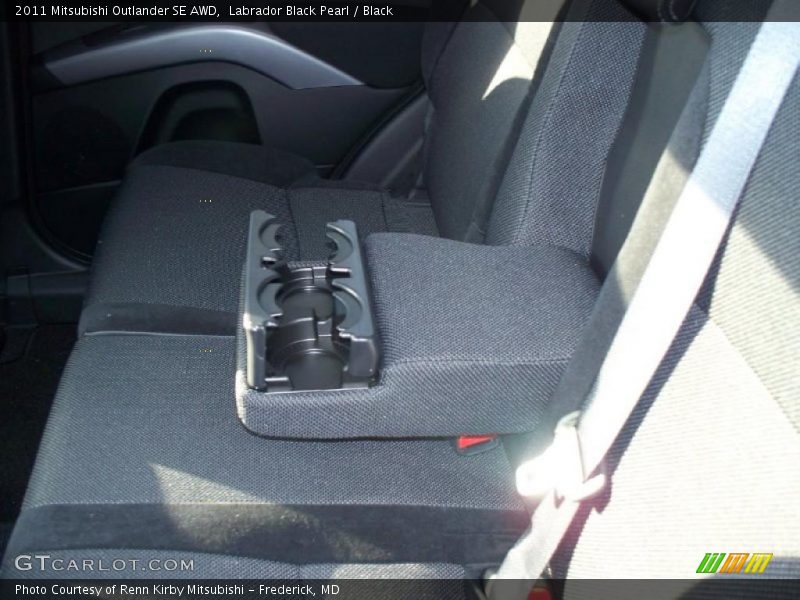 Labrador Black Pearl / Black 2011 Mitsubishi Outlander SE AWD