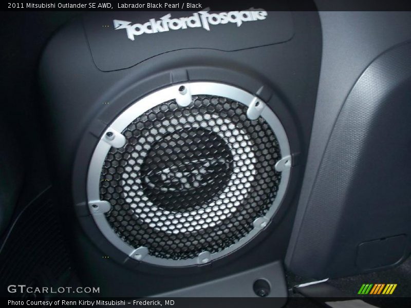 Labrador Black Pearl / Black 2011 Mitsubishi Outlander SE AWD