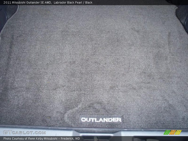 Labrador Black Pearl / Black 2011 Mitsubishi Outlander SE AWD