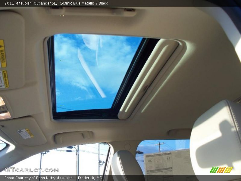 Cosmic Blue Metallic / Black 2011 Mitsubishi Outlander SE