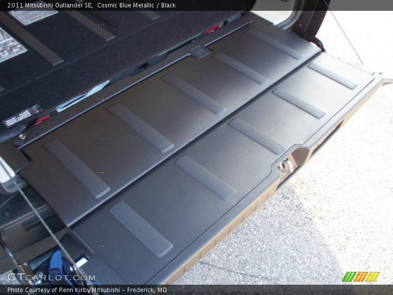 Cosmic Blue Metallic / Black 2011 Mitsubishi Outlander SE