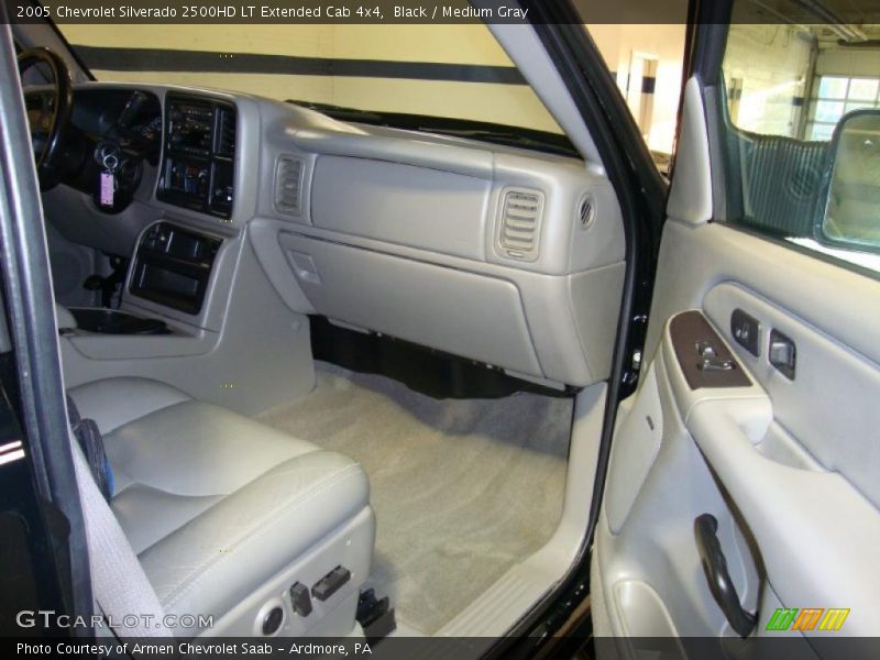 Black / Medium Gray 2005 Chevrolet Silverado 2500HD LT Extended Cab 4x4