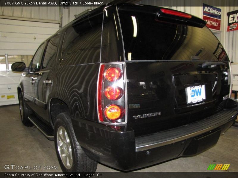 Onyx Black / Ebony Black 2007 GMC Yukon Denali AWD