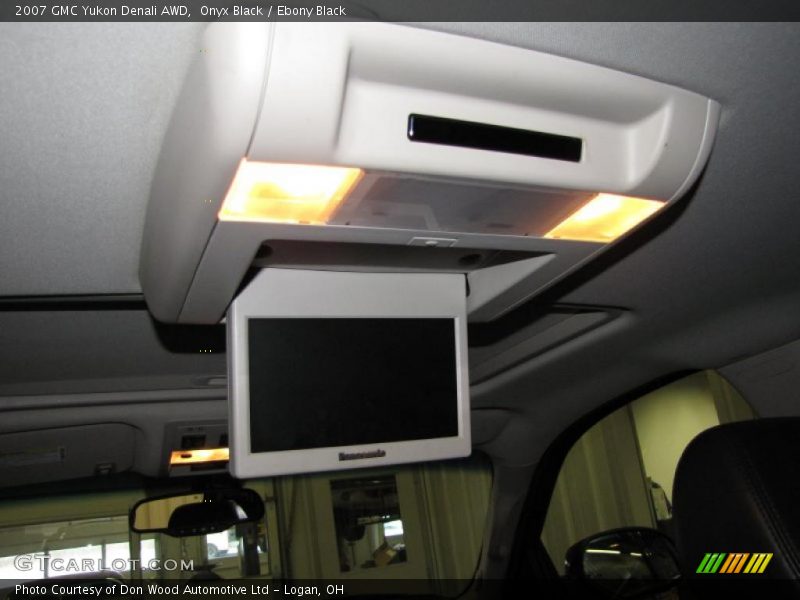Onyx Black / Ebony Black 2007 GMC Yukon Denali AWD