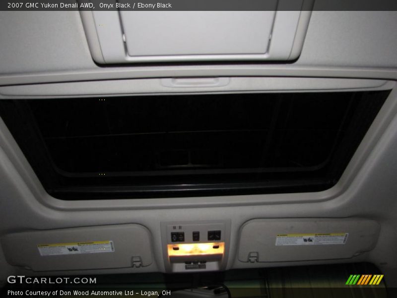 Onyx Black / Ebony Black 2007 GMC Yukon Denali AWD