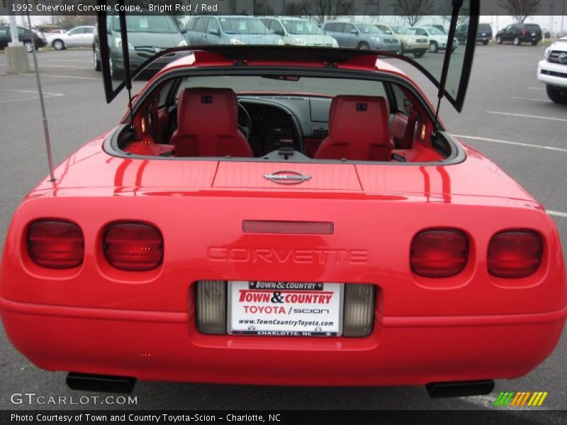 Bright Red / Red 1992 Chevrolet Corvette Coupe