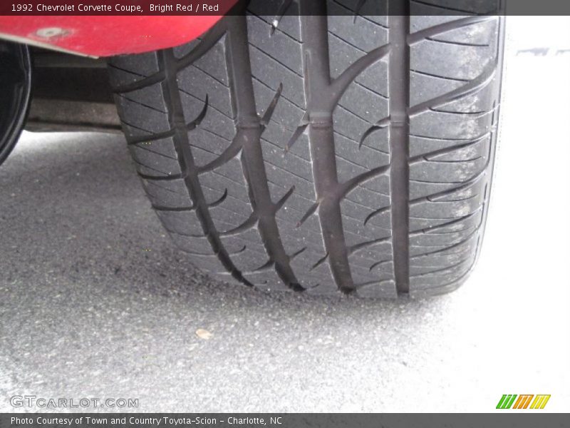 Bright Red / Red 1992 Chevrolet Corvette Coupe