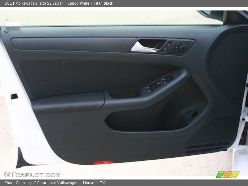 Candy White / Titan Black 2011 Volkswagen Jetta SE Sedan