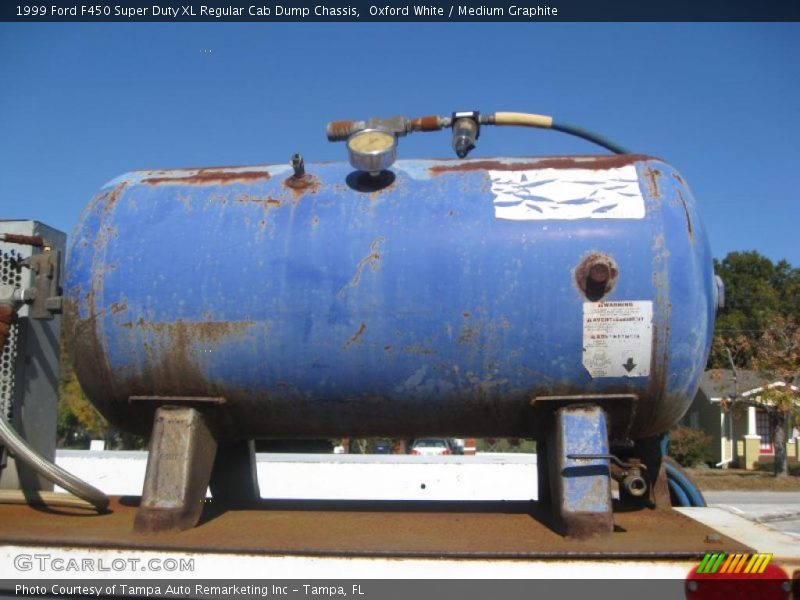 Oxford White / Medium Graphite 1999 Ford F450 Super Duty XL Regular Cab Dump Chassis