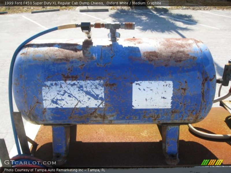 Oxford White / Medium Graphite 1999 Ford F450 Super Duty XL Regular Cab Dump Chassis