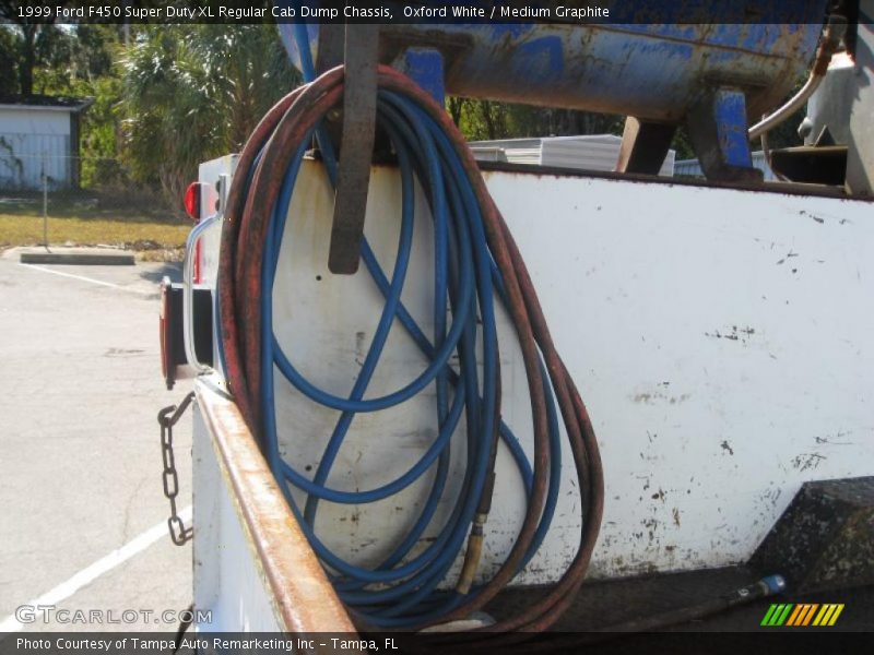 Oxford White / Medium Graphite 1999 Ford F450 Super Duty XL Regular Cab Dump Chassis